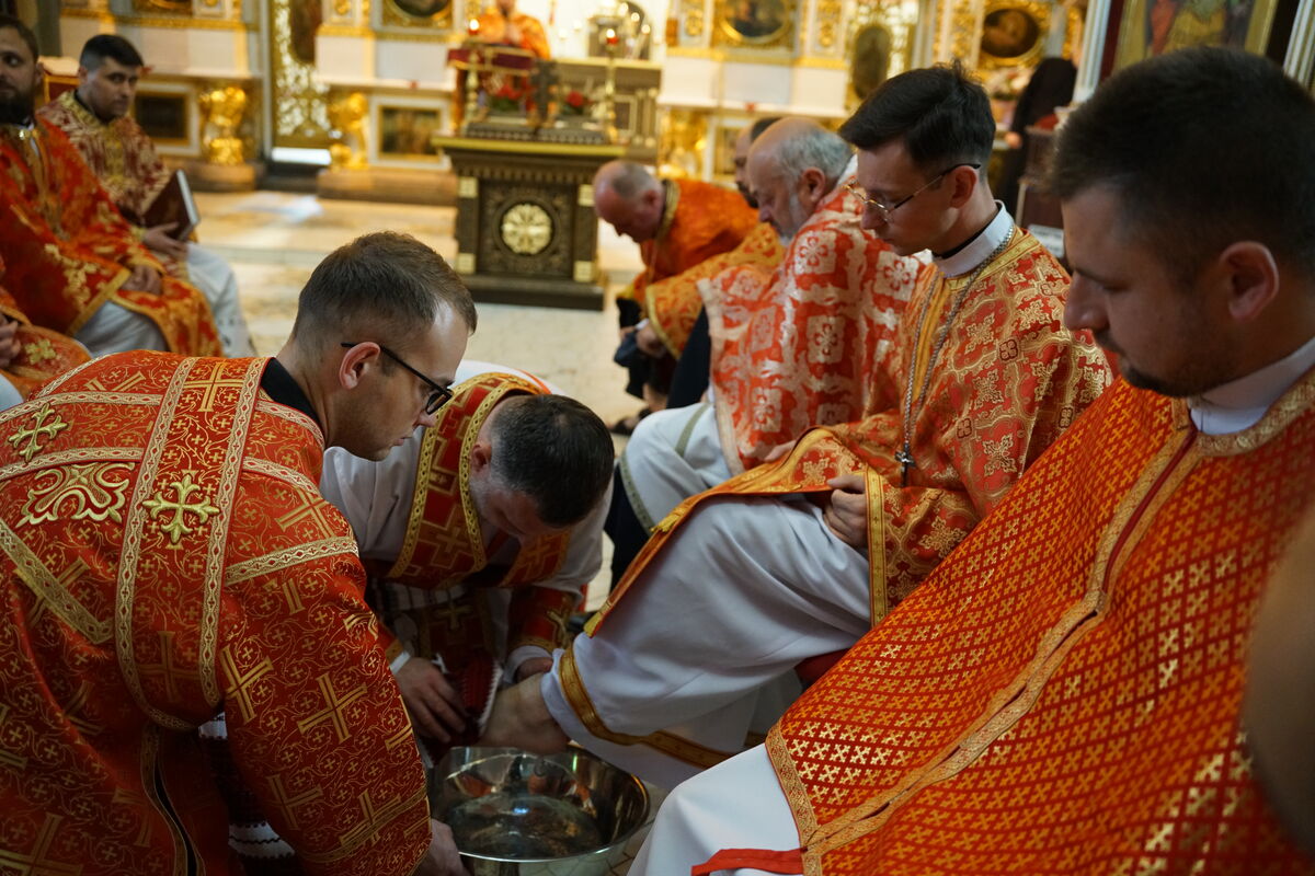 У Катедральному соборі Успіння Пресвятої Богородиці відбувся Чин омивання ніг священнослужителям
