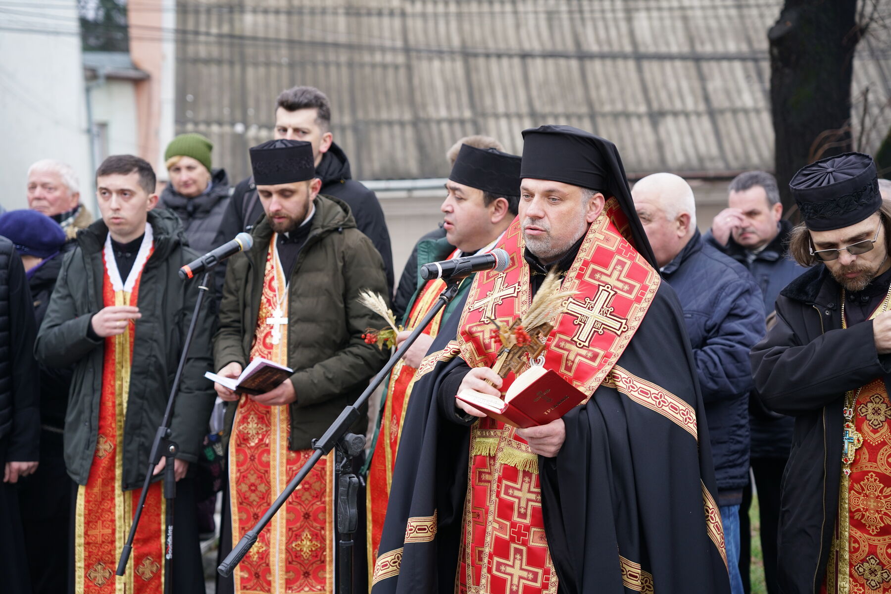 Владика Йосафат Мощич спільно з громадою Буковини вшанували пам’ять жертв Голодоморів