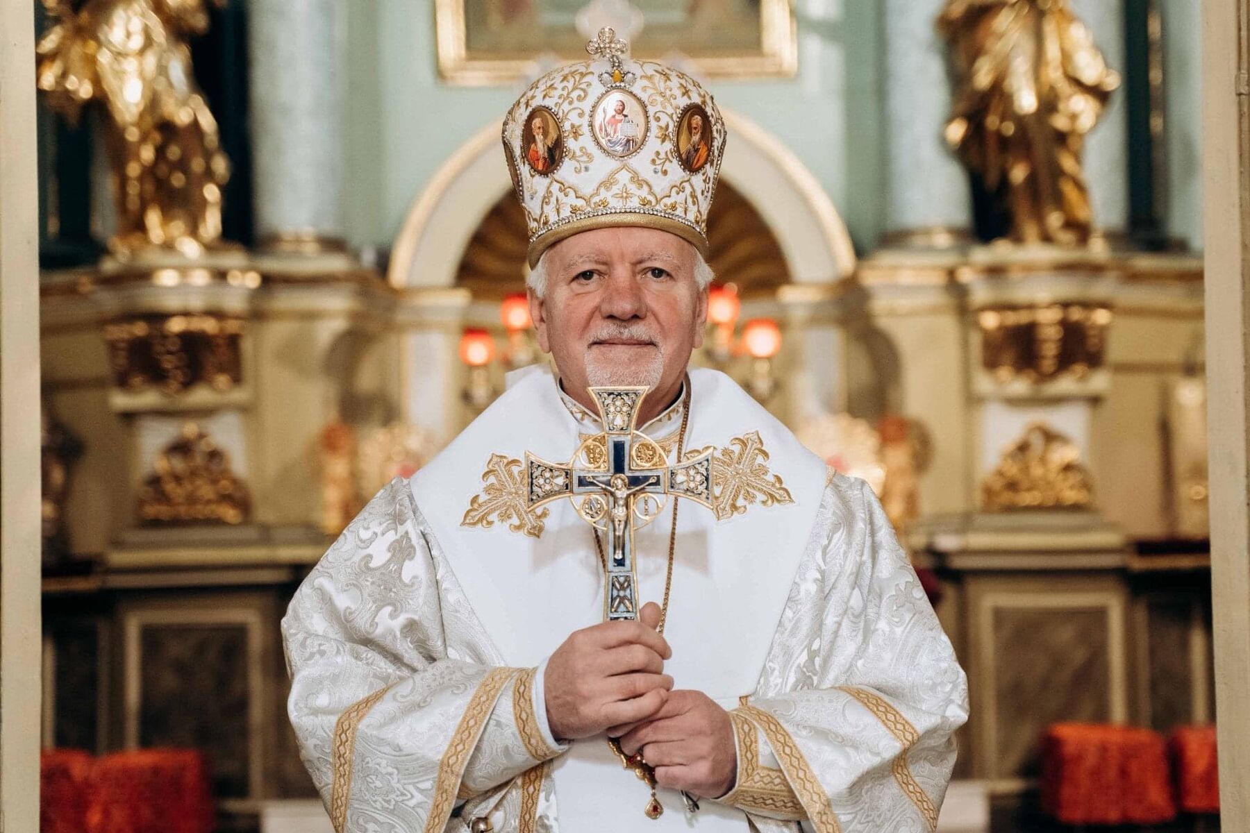 Вітаємо Високопреосвященного Архієпископа і Митрополита Володимира з Днем народження!