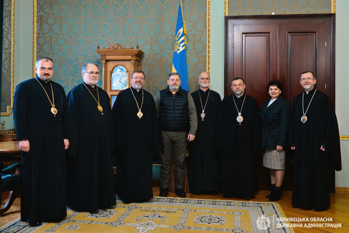 Члени Постійного Синоду УГКЦ зустрілися з головою Чернівецької ОВА