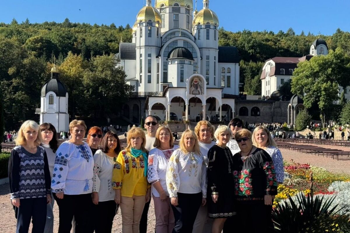 Освітяни з Буковини взяли участь у Всеукраїнській прощі освітян до Зарваниці