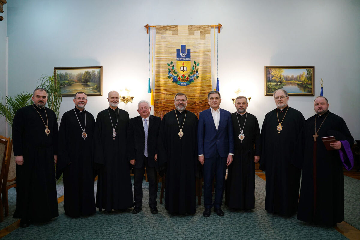Глава УГКЦ з єпископами Постійного Синоду відвідав університети у Чернівцях