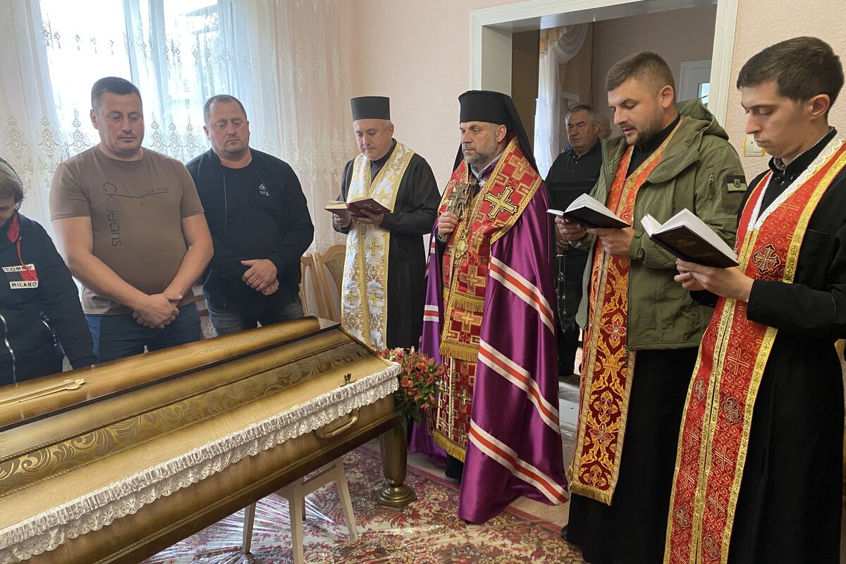У Рідківцях молились парастас за упокій новопреставленого воїна Сергія Андрусика